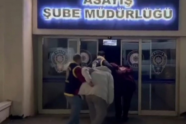 Sosyal medyada tanıştılar, eve çağırıp gasp ettiler!