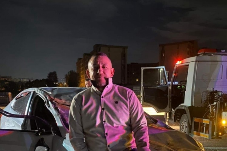 Bursa'da kazadan yürüyerek çıktı! Paylaştığı poz olay oldu