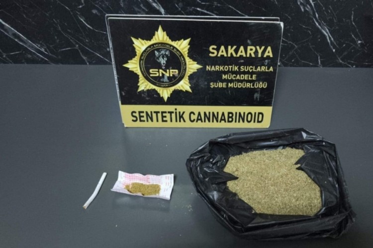 Sakarya'da &uuml;zerinde uyuşturucu bulunan 9 ş&uuml;pheli g&ouml;zaltına alındı