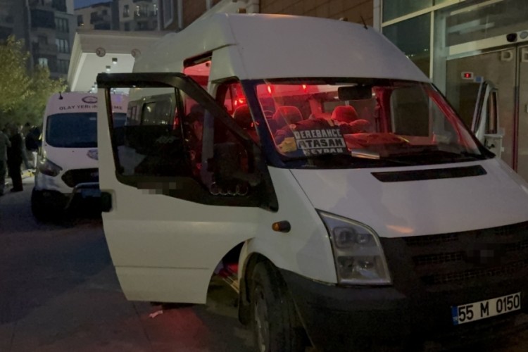 Aracında silahlı saldırıya uğrayan dolmuş şof&ouml;r&uuml; hastanelik oldu