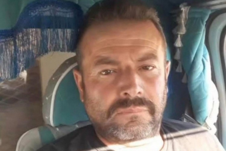 Belediye &ouml;n&uuml;nde kendini ateşe veren şahıs hayatını kaybetti