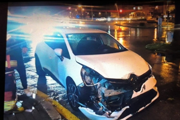Otomobiller &ccedil;arpıştı: 2 yaralı