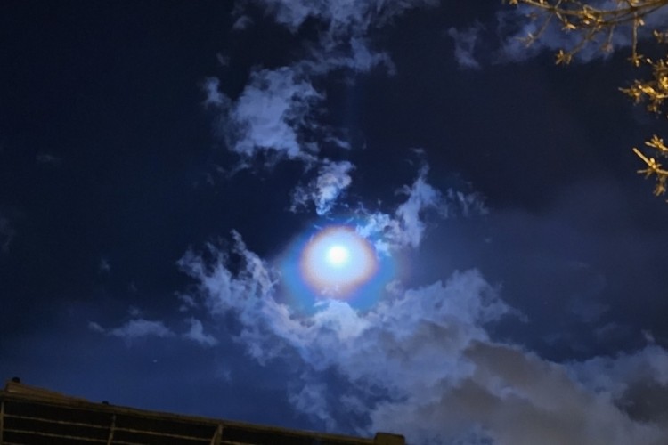 Gökyüzünde görsel şölen: Lunar Corona görüntülendi
