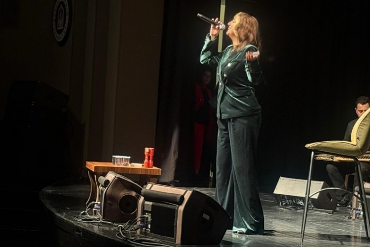 Dilek T&uuml;rkan ve Derya T&uuml;rkan&nbsp;Bursa'da konser verdi