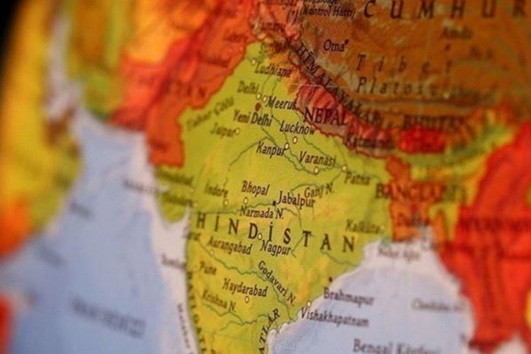 Hindistan'da yangın felaketi: 25 kişi hayatını kaybetti