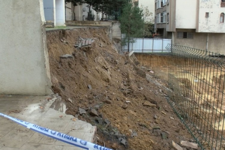 İstanbul'da istinat duvarı &ccedil;&ouml;kt&uuml;