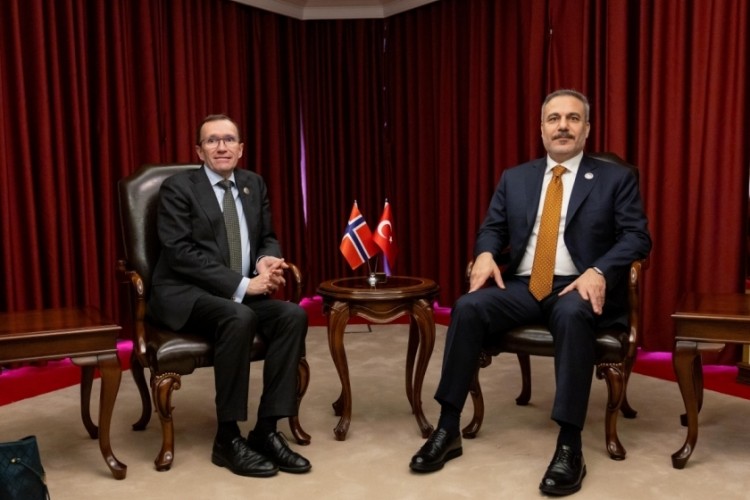 Dışişleri Bakanı Fidan, Norveçli mevkidaşı Eide ile gör...