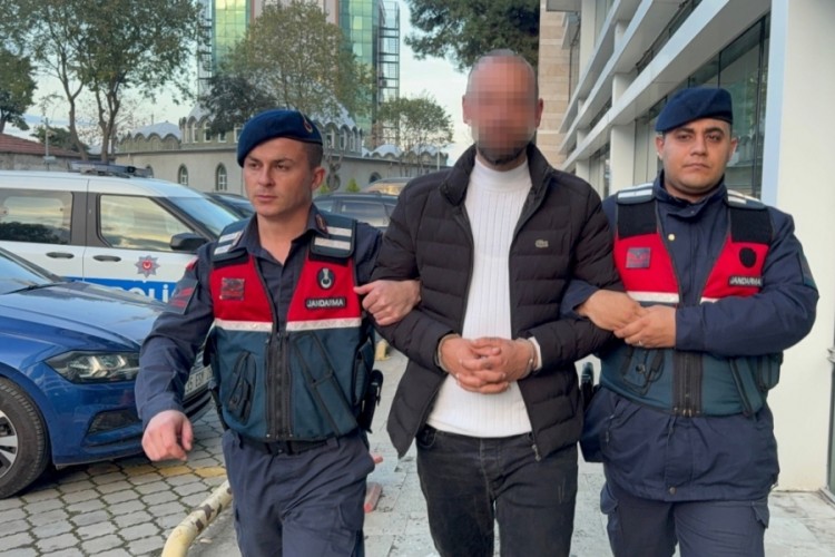 Dolmuş şof&ouml;r&uuml;ne silahlı saldırı d&uuml;zenleyen şof&ouml;r tutuklandı