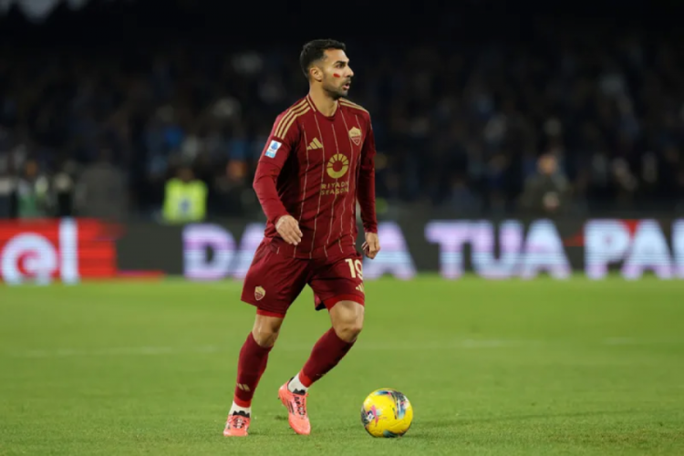 Zeki Çelik'in kırmızı kart gördüğü maçta Roma deplasman...