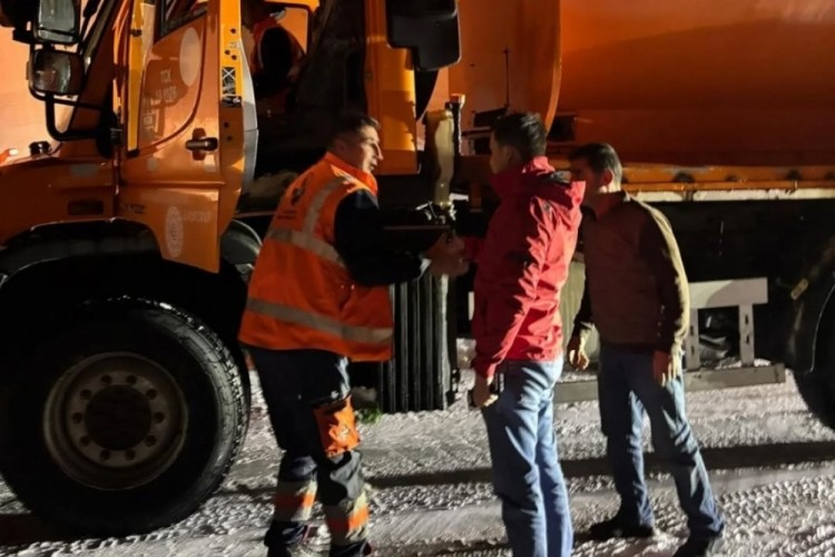 3 bin rakımlı Karabet Geçidi'nde kar yağışı etkili oldu