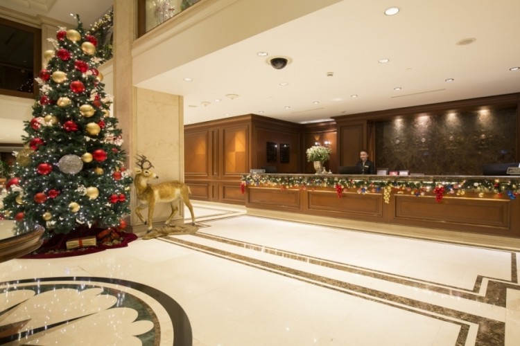 Almira Hotel'den K&uuml;bra Lana ve Orkestrası ile Yılbaşı Kutlaması