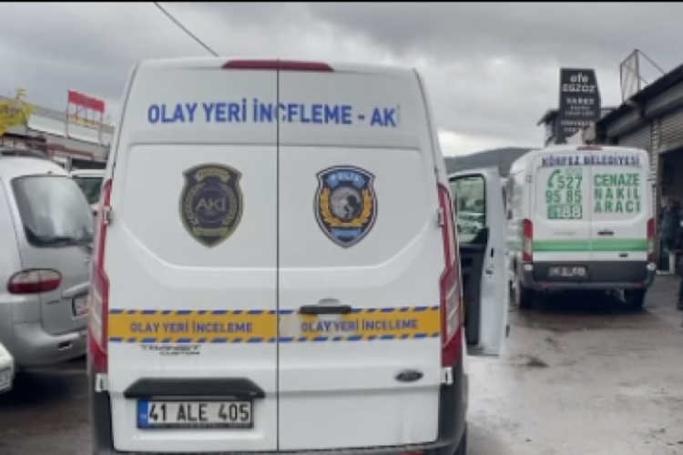 Gece &uuml;ş&uuml;mesin diye d&uuml;kkanına davet ettiği arkadaşını sabah &ouml;l&uuml; buldu