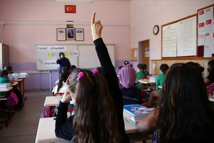 Antalya okullar tatil mi? 8 Aralık depremin ardından g&uuml;ndem oldu