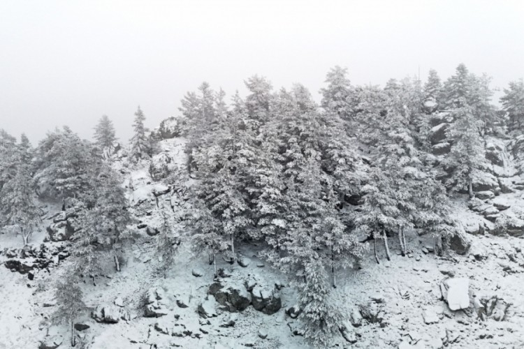 Bolu'nun y&uuml;kseklerinde kar yağışı etkili oluyor