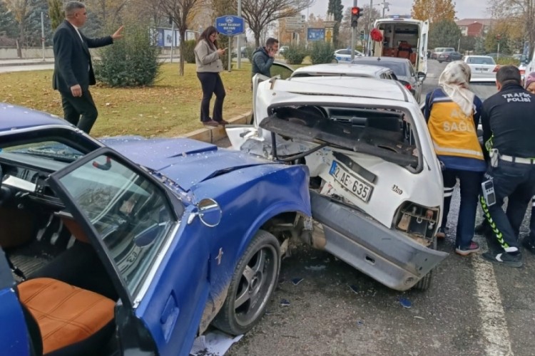 Elazığ'da 4 ara&ccedil;lı zincirleme kaza: 1 yaralı