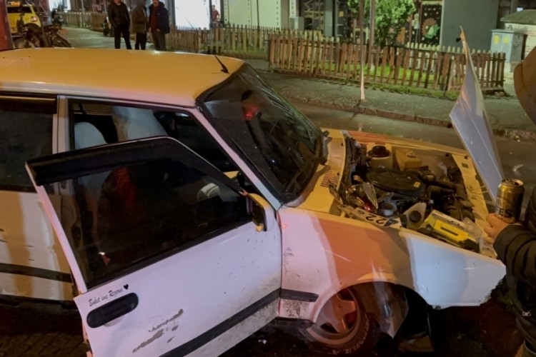 Alkoll&uuml; ve ehliyetsiz kadın s&uuml;r&uuml;c&uuml; dehşet sa&ccedil;tı