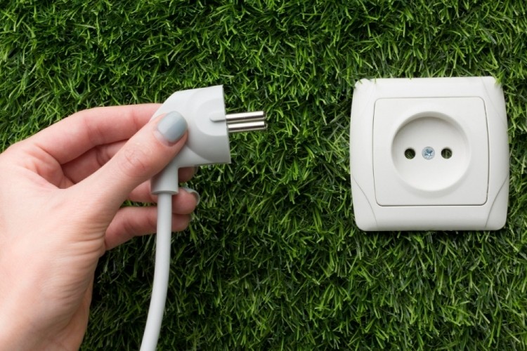 Ne televizyon ne de şarj: Şimşekli havalarda sadece bu ...