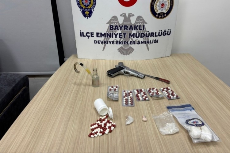 Bayraklı polisi iz s&uuml;rd&uuml;, 4 ş&uuml;pheliyi kıskıvrak yakaladı