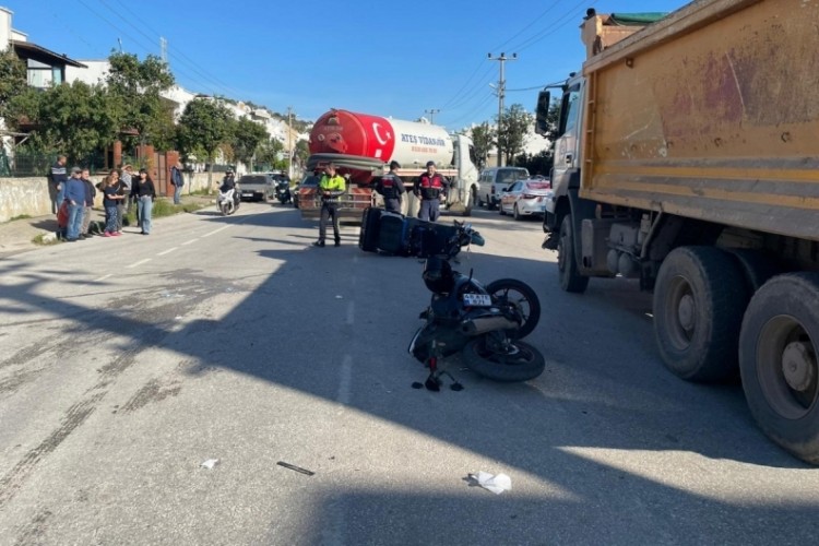 İki motosikletin &ccedil;arpıştığı kaza kamerada: 1 &ouml;l&uuml;, 1 yaralı