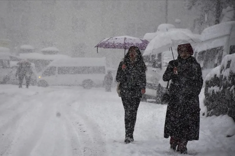 Meteoroloji sarı kodla uyardı! Kar ve sağanak bastıracak: Hava sıcaklığı d&uuml;ş&uuml;yor