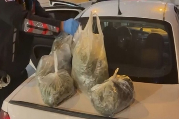 Ankara'da 4 kilo esrar ele ge&ccedil;irildi!