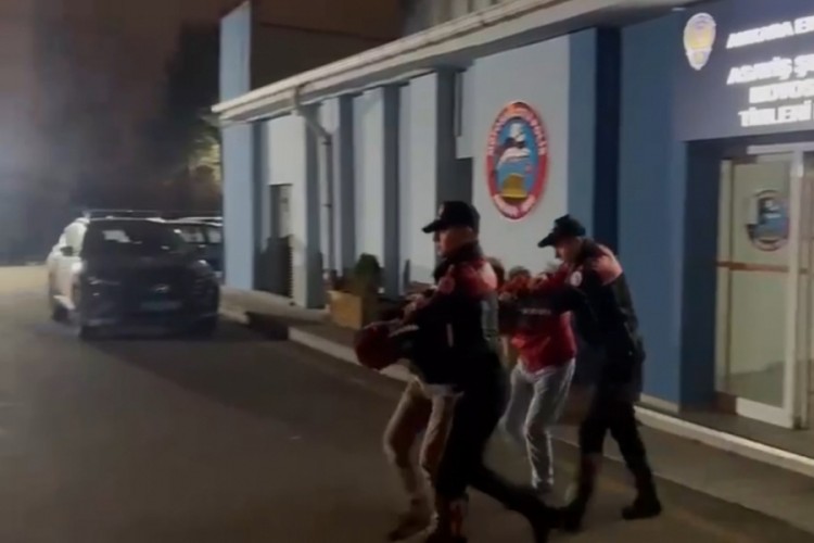 Ankara'da 4 kilo esrar ele ge&ccedil;irildi: 2 g&ouml;zaltı