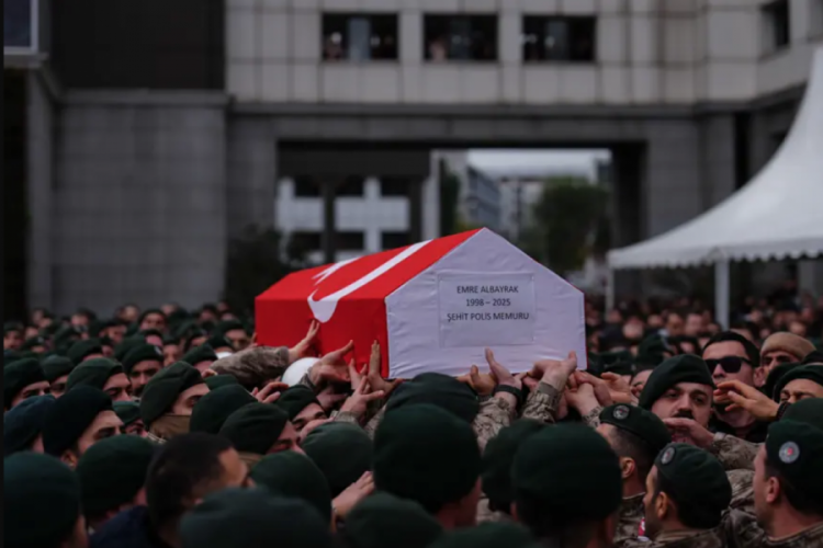 Şehit polis Emre Albayrak'a veda g&uuml;n&uuml;