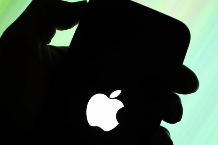 Hindistan'da iPhone'larda "zorunlu a&ccedil;ık GPS" tartışması