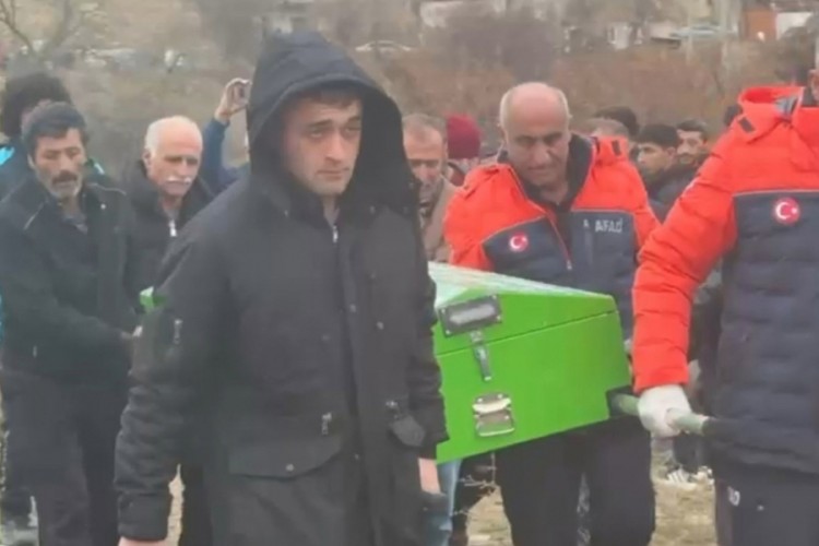 Kaybolan yaşlı adam evinin yakınında &ouml;l&uuml; bulundu
