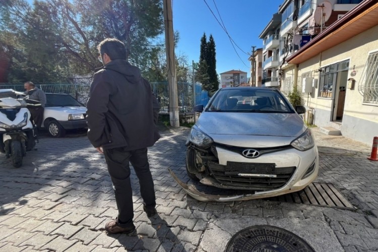 Otomobil ile motosiklet &ccedil;arpıştı: 2 yaralı