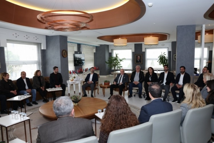 CHP Nil&uuml;fer İl&ccedil;e Y&ouml;netimi'nden Başkan Şadi &Ouml;zdemir'e ziyaret