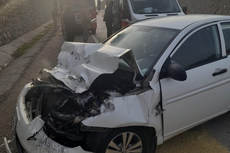Elazığ'da trafik kazası: 3 yaralı