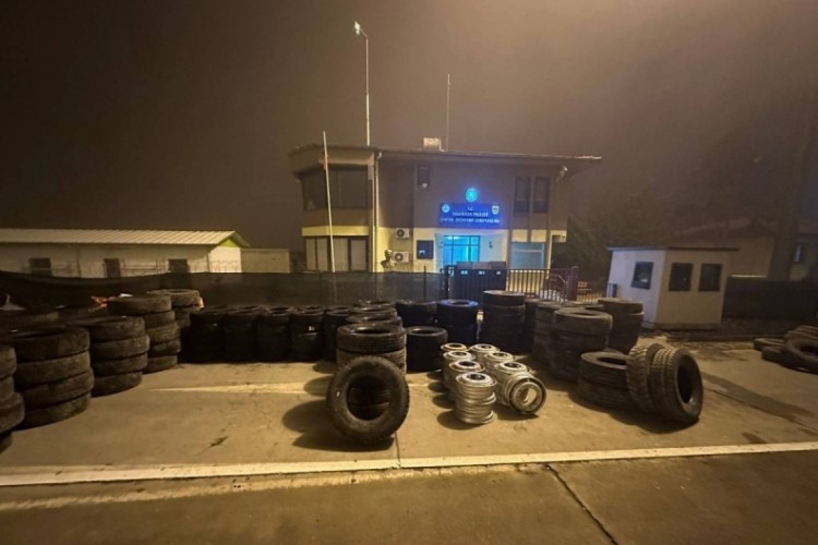 Şanlıurfa'da 2 milyonluk ka&ccedil;ak lastik operasyonu: 2 g&ouml;zaltı
