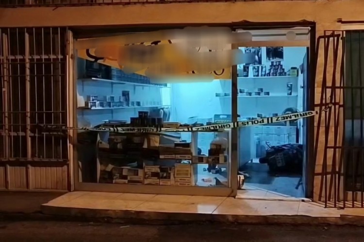 Arkadaşının iş yerinin &ouml;n&uuml;nde uğradığı silahlı saldırıda &ouml;ld&uuml;!
