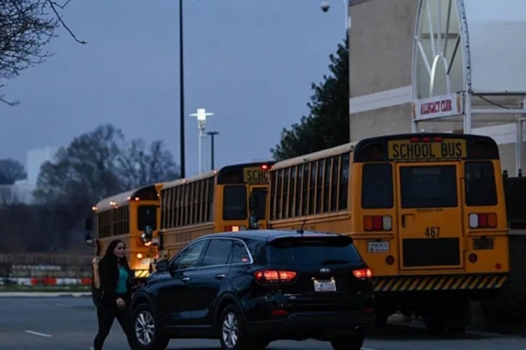 ABD'de lisede bı&ccedil;aklı saldırı: &Ouml;l&uuml; ve yaralı var