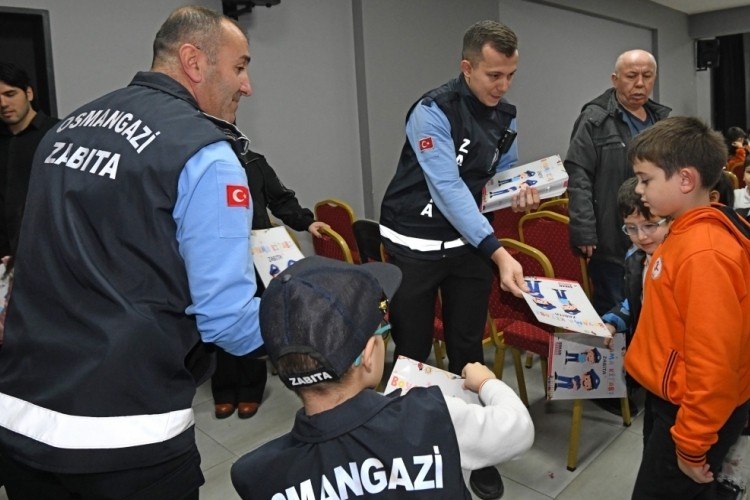 Bursa'da minikler zabıtanın g&ouml;revlerini &ouml;ğrendi