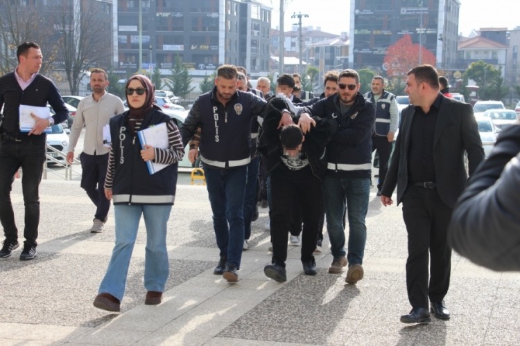 Bolu'da bir haftada 165 ş&uuml;pheli yakalandı, 13'&uuml; tutuklandı