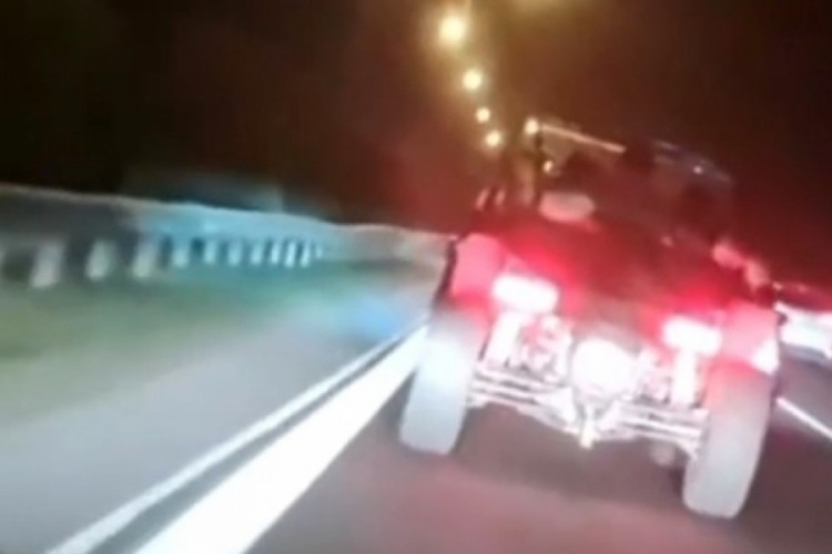 Trafikte tehlikeli hareketler yapan s&uuml;r&uuml;c&uuml; yakalandı