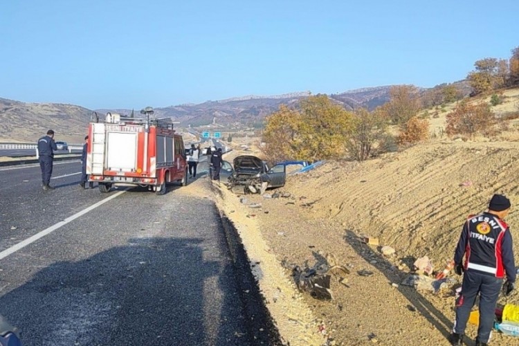 Otomobil şarampole yuvarlandı