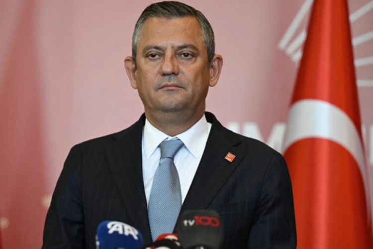 CHP lideri &Ouml;zg&uuml;r &Ouml;zel, Ekrem İmamoğlu'nu ziyaret etti