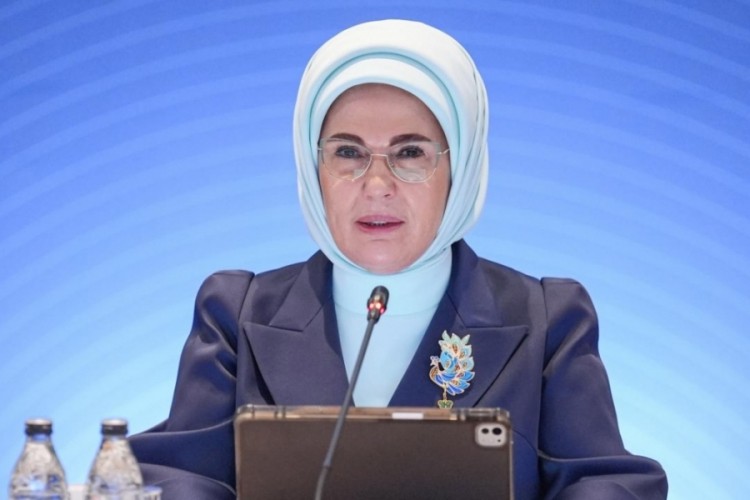 Emine Erdoğan: Adil bir d&uuml;nya m&uuml;mk&uuml;n