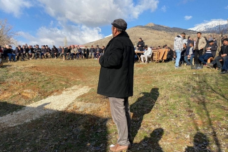 Su&ccedil;suz yere &ouml;ld&uuml;r&uuml;len 2 &ccedil;ocuk annesi memleketinde toprağa verildi