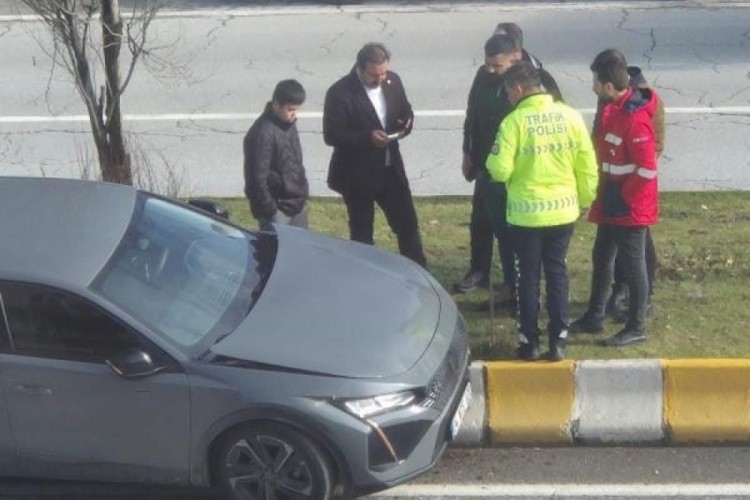Şırdancı Mehmet yayaya &ccedil;arptı: Kadının kolu ve bacağı kırıldı