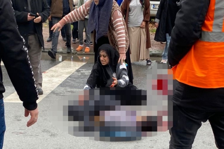 Okul &ccedil;ıkışı minib&uuml;s&uuml;n &ccedil;arptığı 10 yaşındaki &ccedil;ocuk hayatını kaybetti...