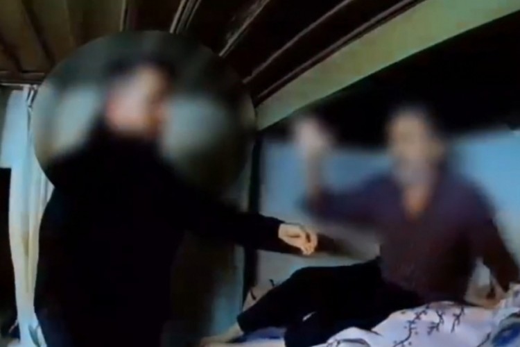Yatakların arasına saklandı, jandarmadan ka&ccedil;amadı
