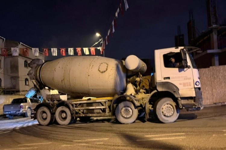 Temizlediği beton mikserine d&uuml;şerek &ouml;len s&uuml;r&uuml;c&uuml;n&uuml;n kimliği belli oldu