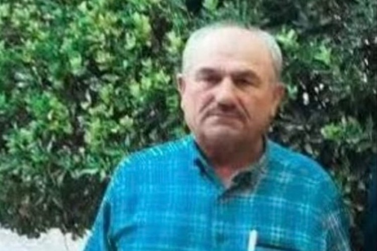 Geri manevra yapan ara&ccedil; yaşlı adamın sonu oldu