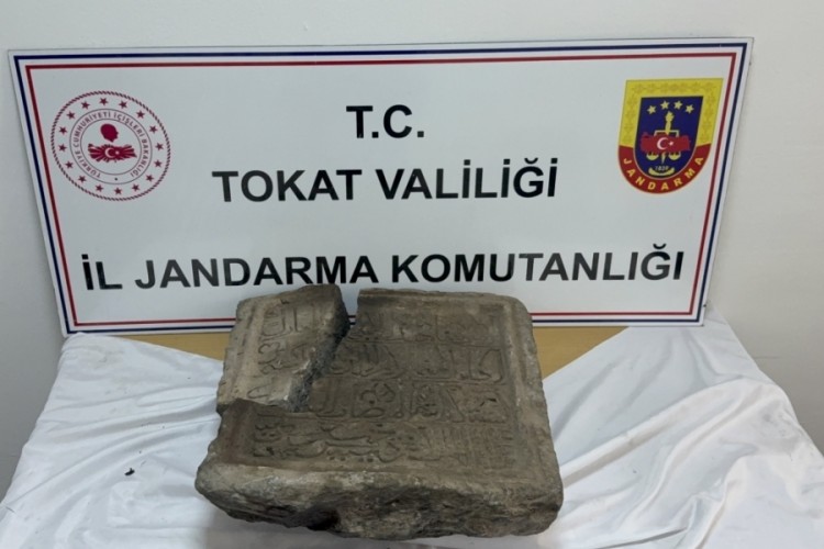 Anadolu T&uuml;rk tarihinin en eski kitabesi, &ccedil;alındıktan 23 yıl sonra bulundu