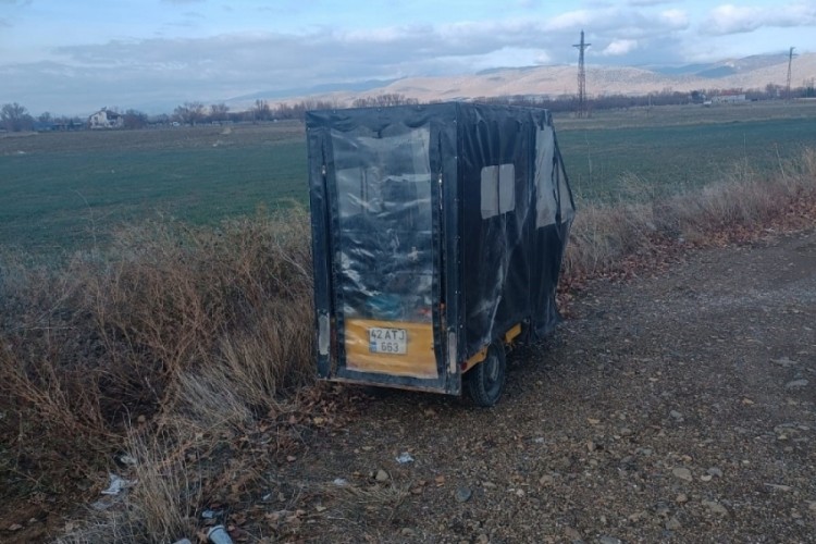 Elektrikli motosiklet devrildi: 2 yaralı