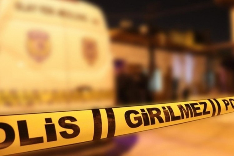 Evinde eski eşi tarafından &ouml;ld&uuml;r&uuml;ld&uuml;